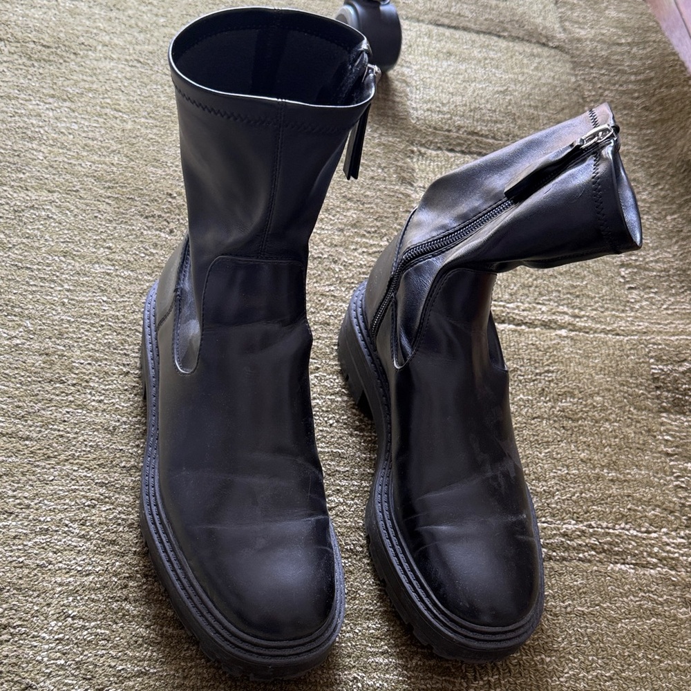 Women’s Zara  Black Leather Zip Ankle Boots size 7
